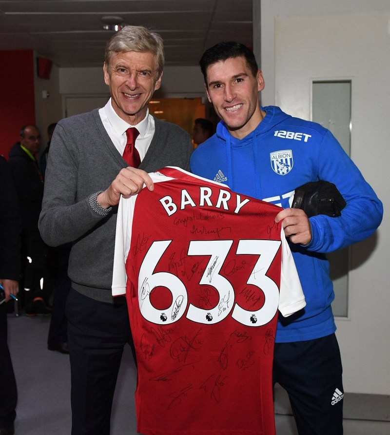 top-nhung-cau-thu-ra-san-nhieu-nhat-lich-su-giai-ngoai-hang-anh-gareth-barry