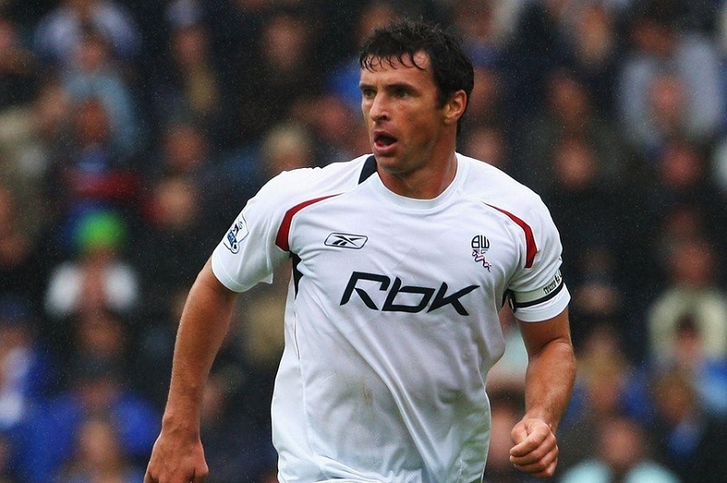 top-nhung-cau-thu-ra-san-nhieu-nhat-lich-su-giai-ngoai-hang-anh-gary-speed
